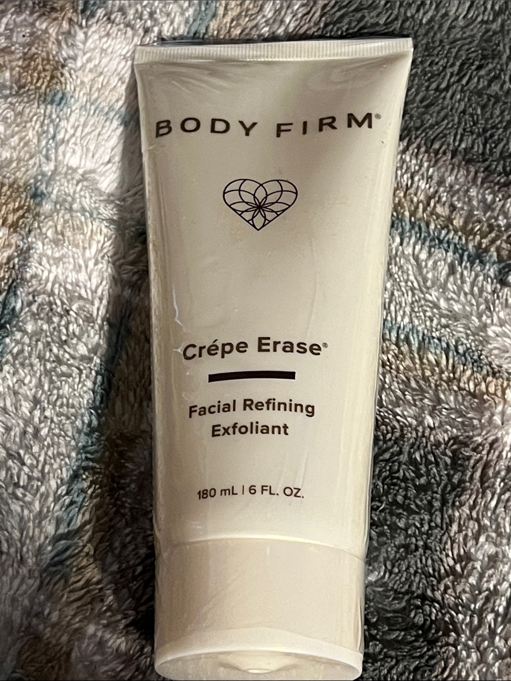 Body Firm Crêpe Erase Facial Refining Exfoliant — White